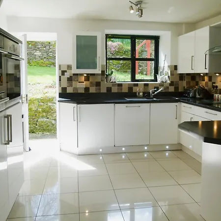 Four Seasons * Staveley (Cumbria)